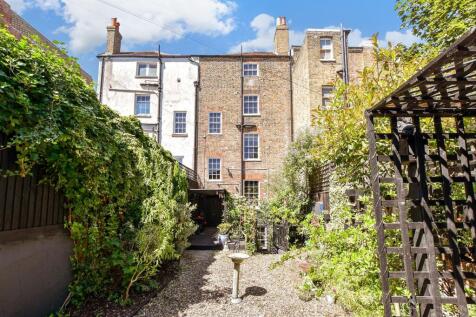 5 bedroom terraced house for sale