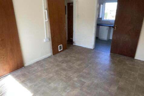 1 bedroom ground floor flat for sale
