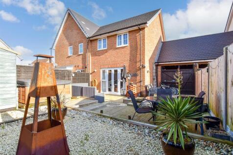 3 bedroom semi-detached house for sale