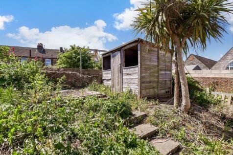 5 bedroom maisonette for sale