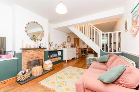 2 bedroom terraced house for sale