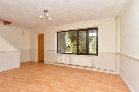 3 bedroom link detached house for sale