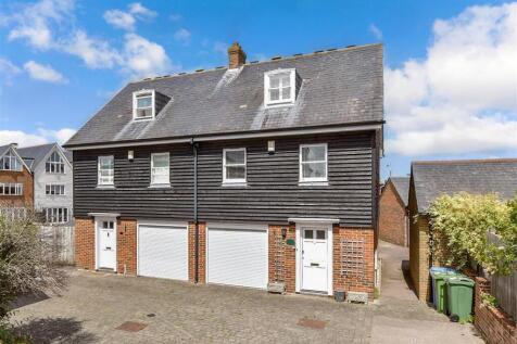 3 bedroom town house for sale