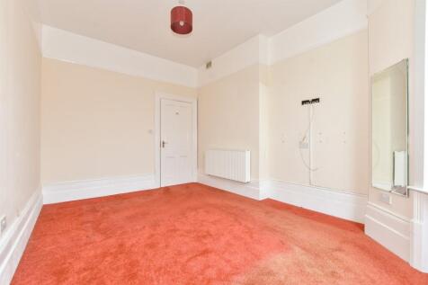 2 bedroom ground floor flat for sale