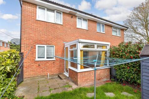 1 bedroom ground floor flat for sale