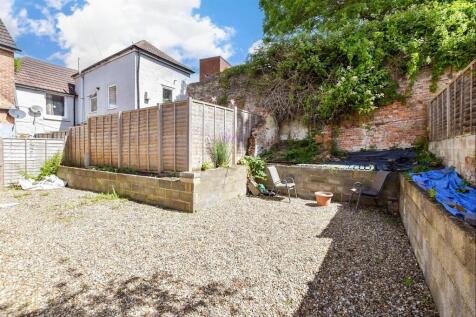 Bradstone Avenue, Folkestone, Kent 2 bed apartment for sale