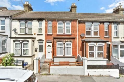 3 bedroom link detached house for sale