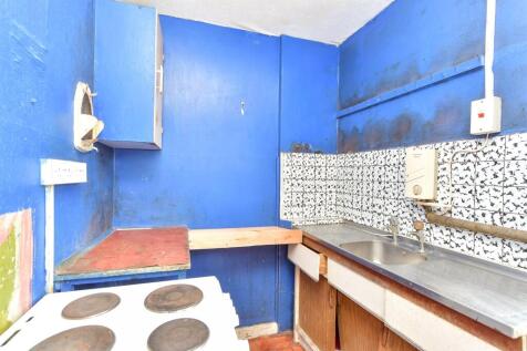 3 bedroom link detached house for sale