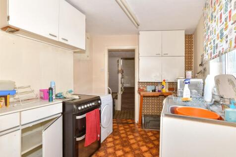 3 bedroom maisonette for sale