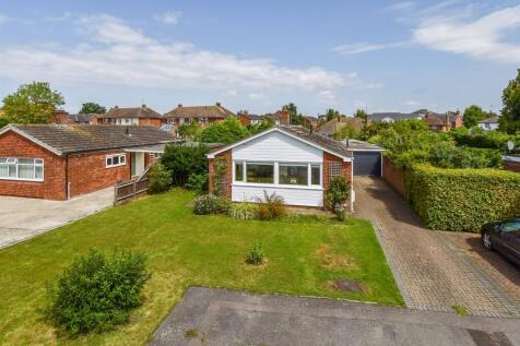 Orchard Glade, Headcorn, Kent 3 bed detached bungalow for sale
