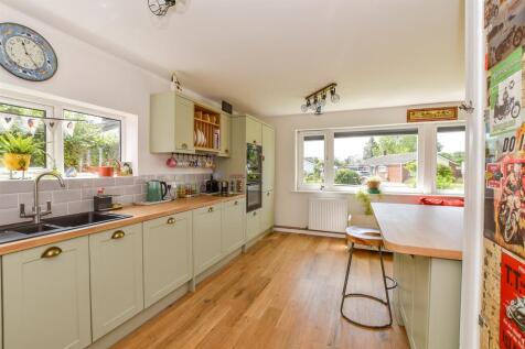 3 bedroom detached bungalow for sale