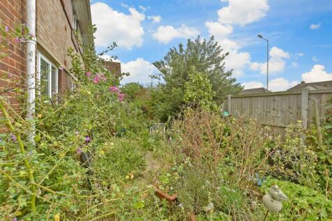 2 bedroom ground floor flat for sale