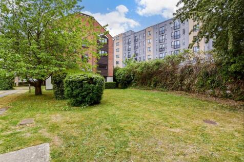 Studio flat for sale