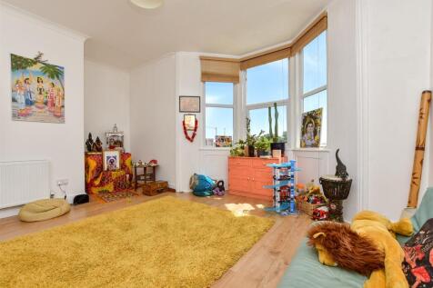 2 bedroom maisonette for sale