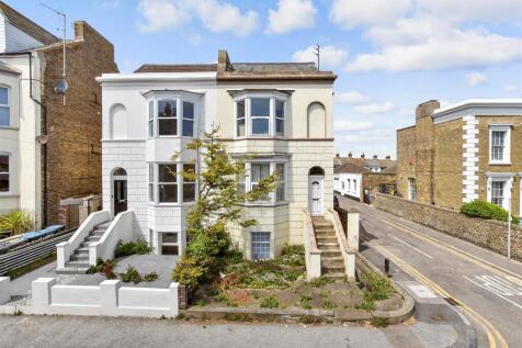 2 bedroom maisonette for sale
