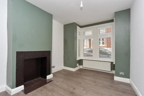 Castle Avenue, Rochester, Kent 3 bed terraced house for sale