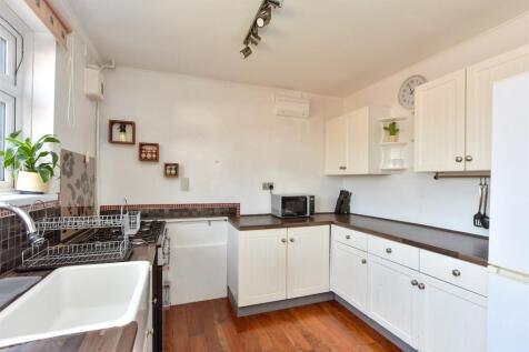 South Avenue, Sittingbourne, Kent 3 bed semi