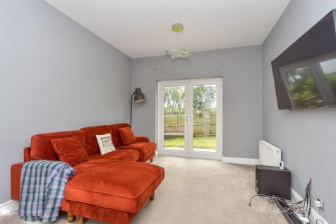 3 bedroom link detached house for sale