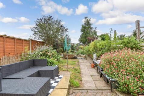 Malling Road, Snodland, Kent 3 bed end of terrace house for sale