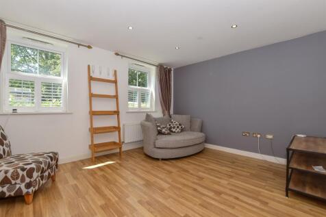 1 bedroom ground floor flat for sale