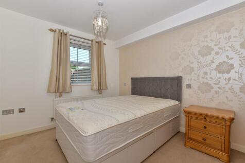 1 bedroom ground floor flat for sale