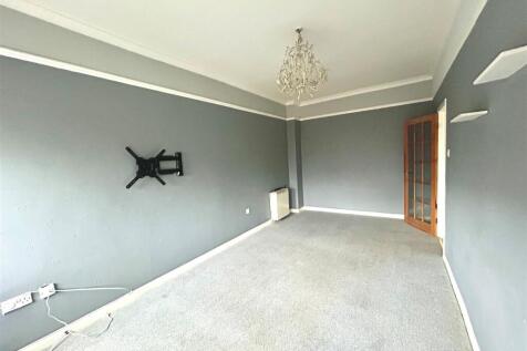 2 bedroom ground floor flat for sale