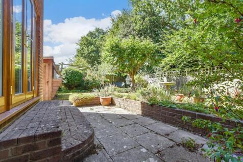 3 bedroom link detached house for sale