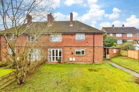 2 bedroom ground floor maisonette for sale