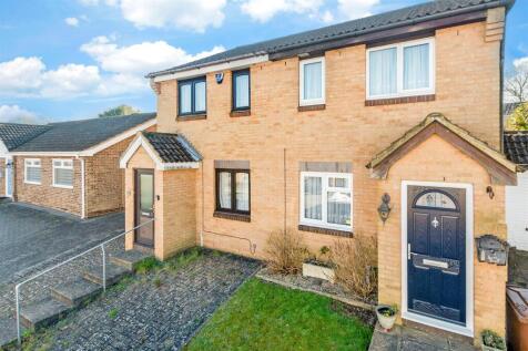 Jacklin Close, Walderslade, Chatham... 2 bed semi