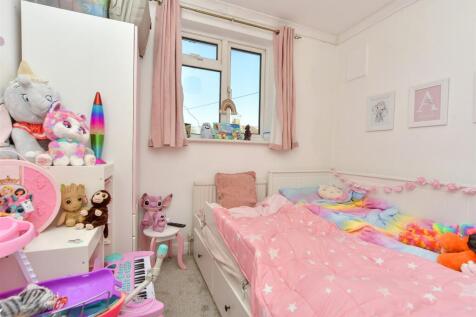 Vale Drive, Chatham, Kent 2 bed maisonette for sale