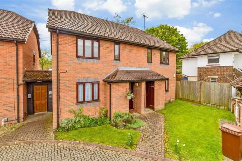 1 bedroom maisonette for sale