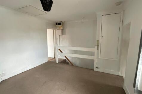 Upper Wickham Lane, Welling, Kent 1 bed maisonette for sale