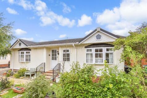 Faversham Road, Seasalter... 2 bed park home for sale