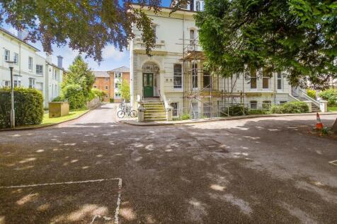 1 bedroom ground floor flat for sale