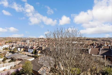 4 bedroom maisonette for sale