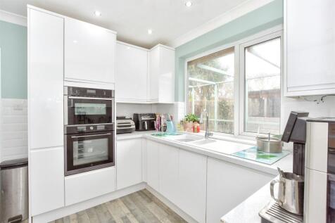 Poplar Grove, Hayling Island, Hampshire 2 bed detached bungalow for sale