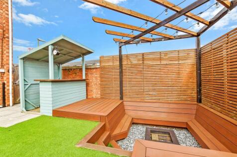 2 bedroom end of terrace house for sale
