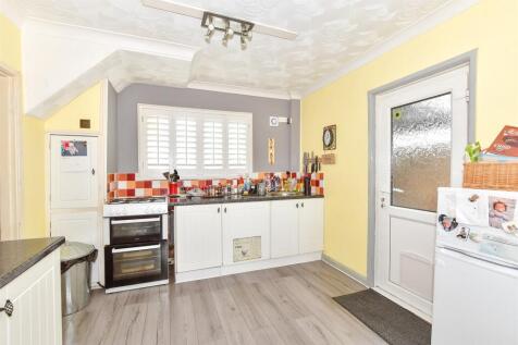 Blakemere Crescent, Portsmouth... 3 bed semi