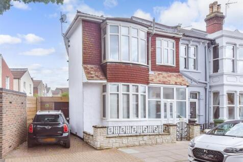 4 bedroom end of terrace house for sale