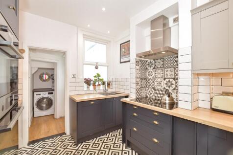 1 bedroom ground floor flat for sale