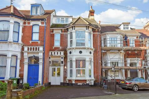 6 bedroom terraced house for sale