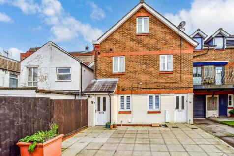 1 bedroom ground floor flat for sale