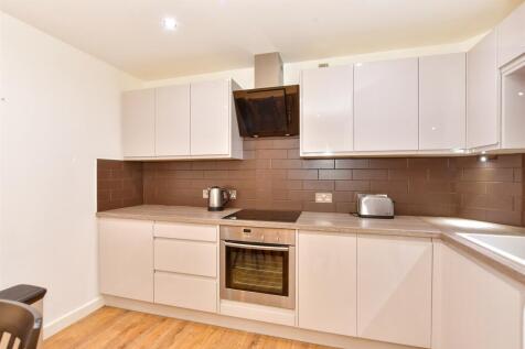 1 bedroom ground floor flat for sale
