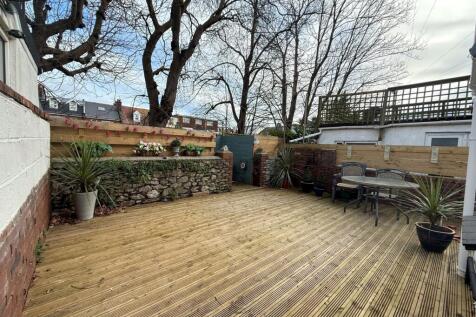 5 bedroom terraced house for sale