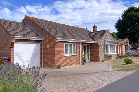 Renwick Park West, Cromer NR27 3 bed detached bungalow for sale