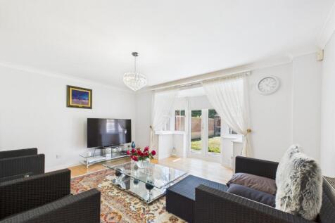 Parish Gate Drive, Sidcup DA15 4 bed semi