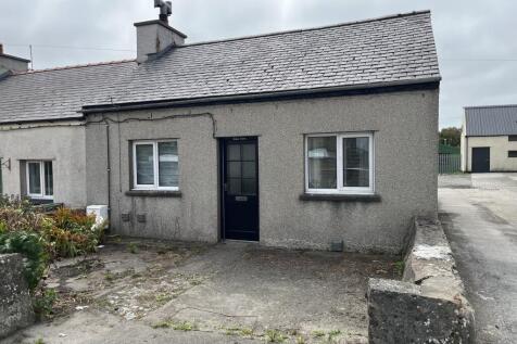 Frongaer, Caergeliog, Holyhead 2 bed semi