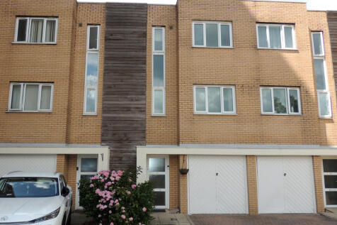 Villa, Lakeside Rise, Blackley 3 bed townhouse for sale