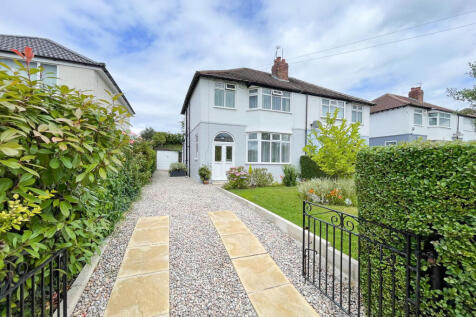 Brinnington Road, Brinnington 3 bed semi
