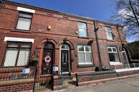Hyde Road, Denton 2 bed terraced house for sale